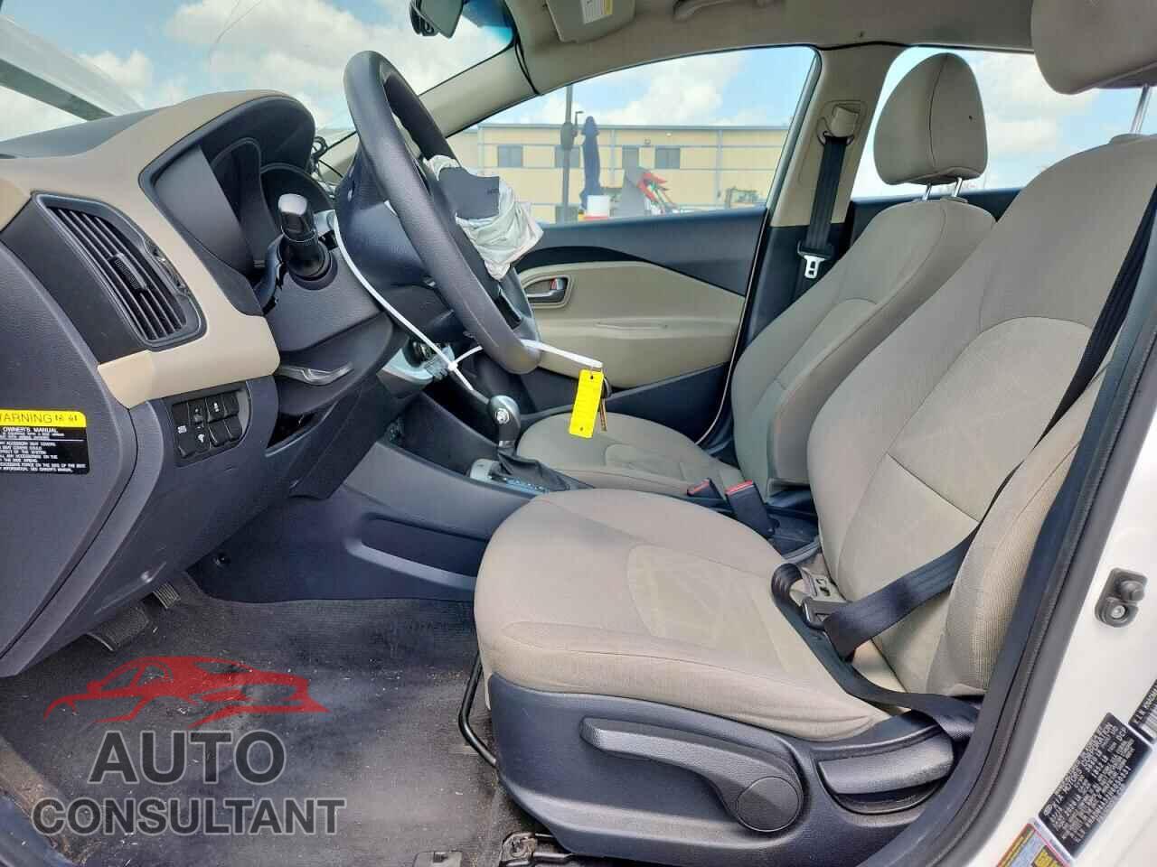 KIA RIO 2017 - KNADM4A32H6050331