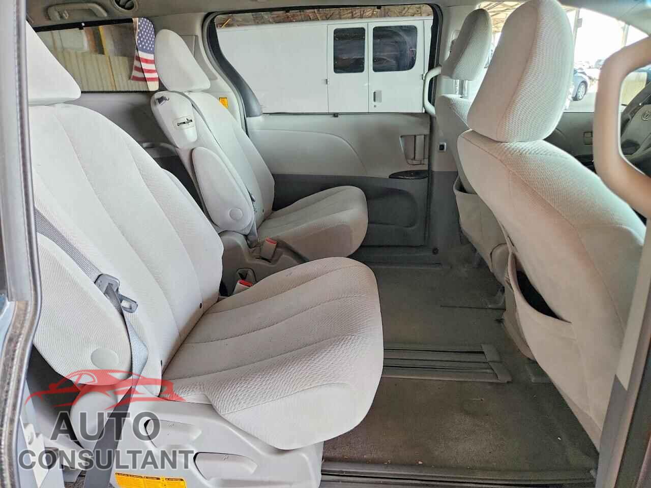 TOYOTA SIENNA 2013 - 5TDKK3DC8DS356367