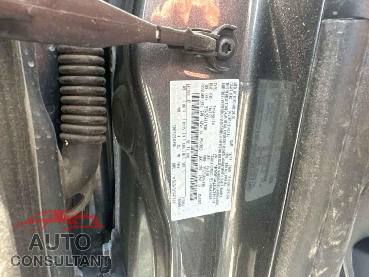 FORD FOCUS 2018 - 1FADP3K26JL236557
