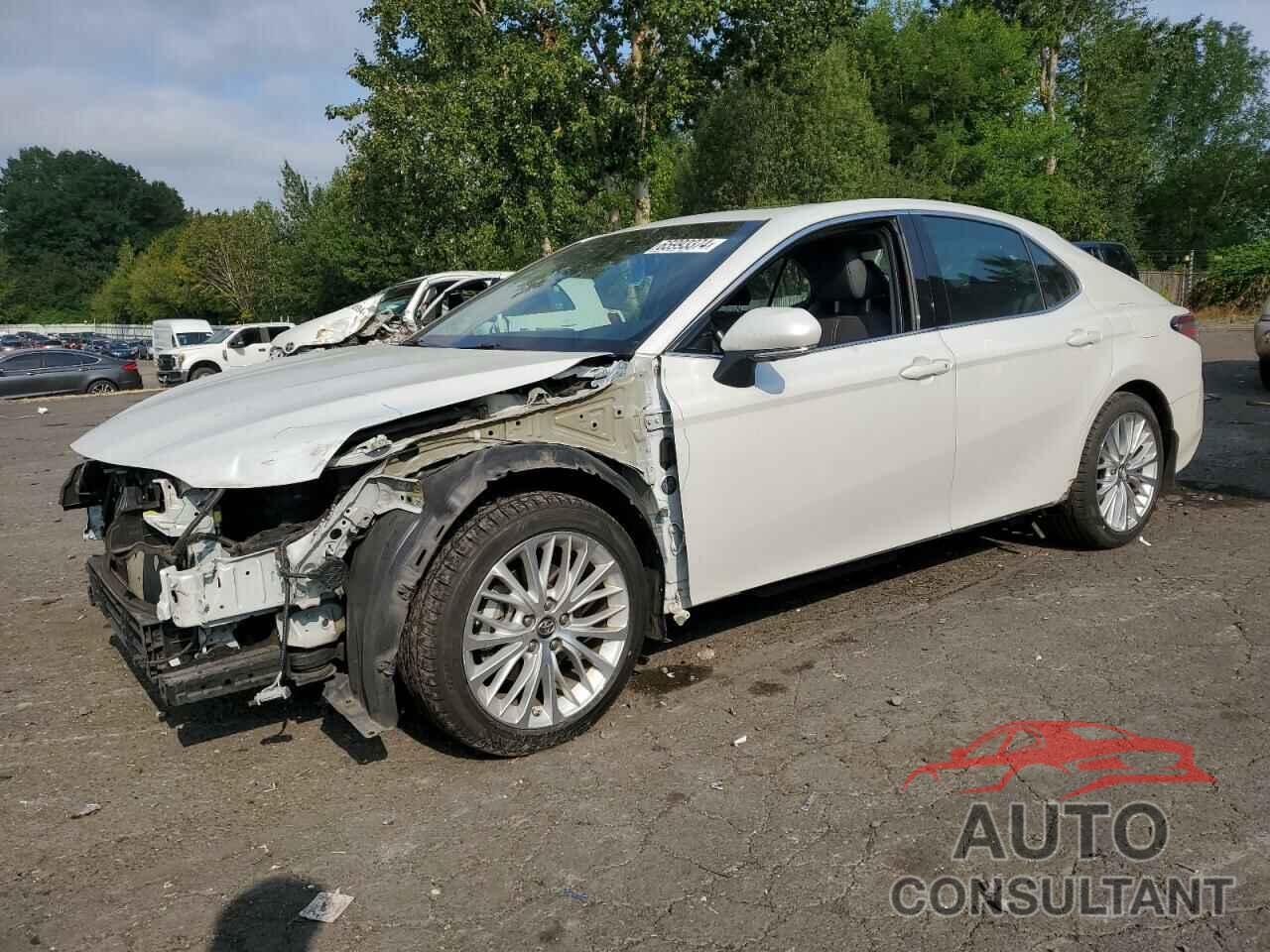 TOYOTA CAMRY 2018 - 4T1B21HK3JU003639