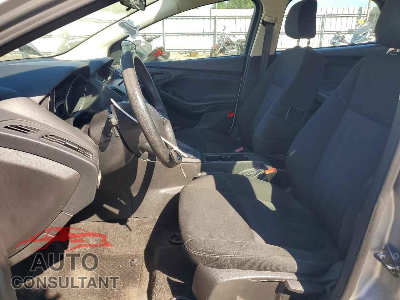FORD FOCUS 2017 - 1FADP3E29HL325643