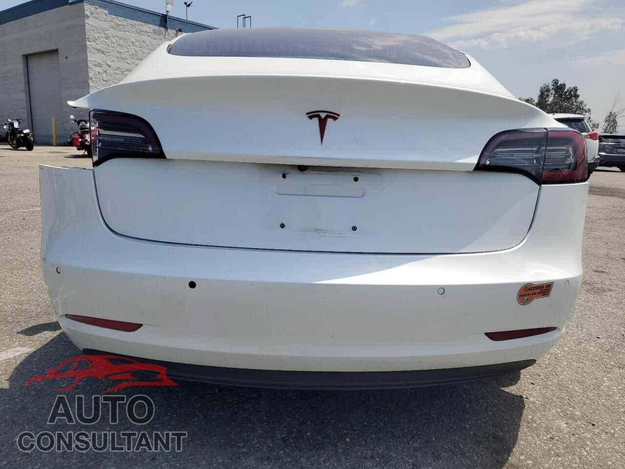 TESLA MODEL 3 2018 - 5YJ3E1EB6JF082270