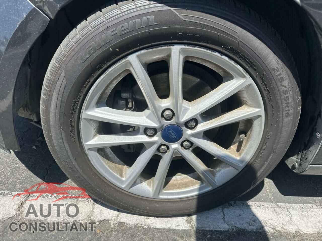 FORD FOCUS 2018 - 1FADP3K26JL236557