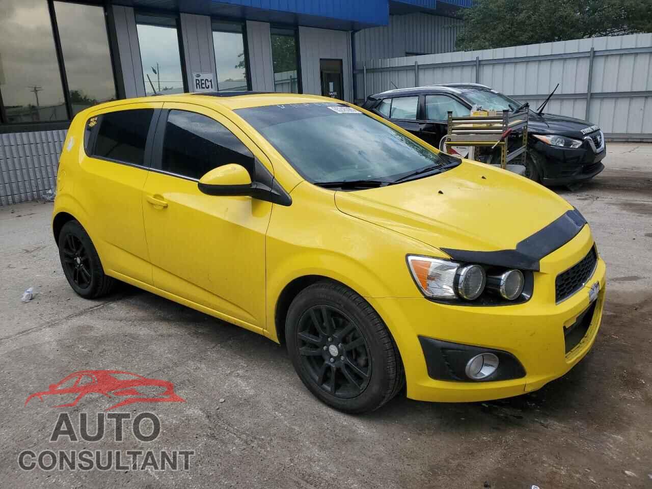 CHEVROLET SONIC 2015 - 1G1JC6SB2F4208775
