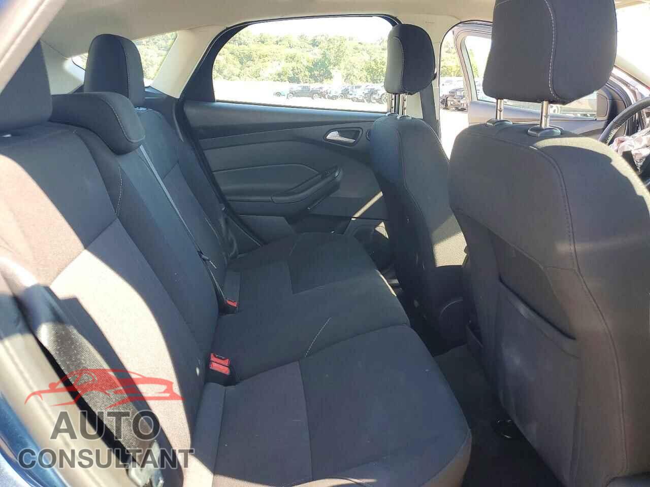 FORD FOCUS 2018 - 1FADP3M28JL243975