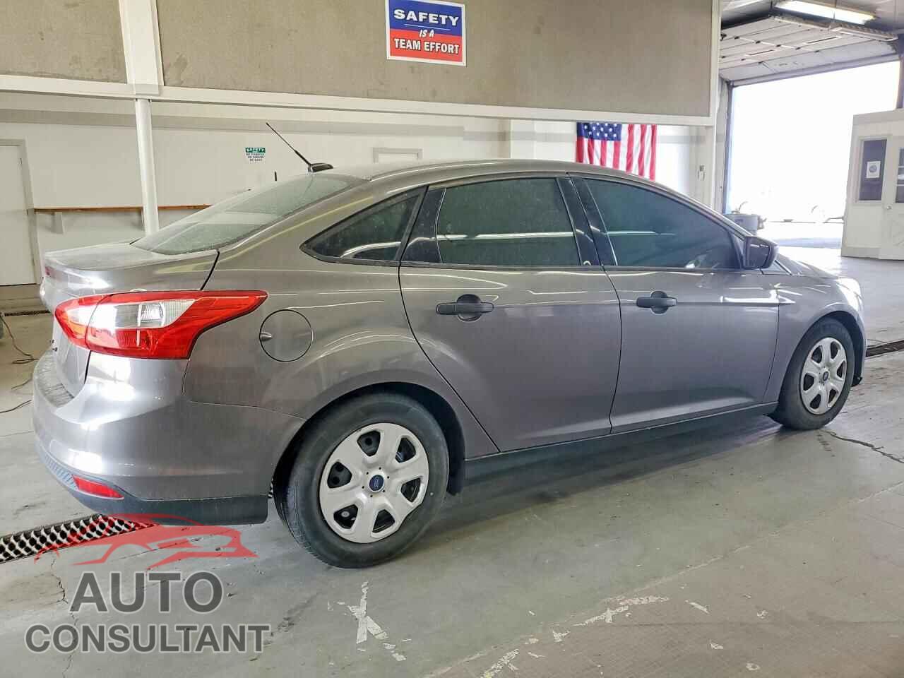 FORD FOCUS 2014 - 1FADP3E26EL312375