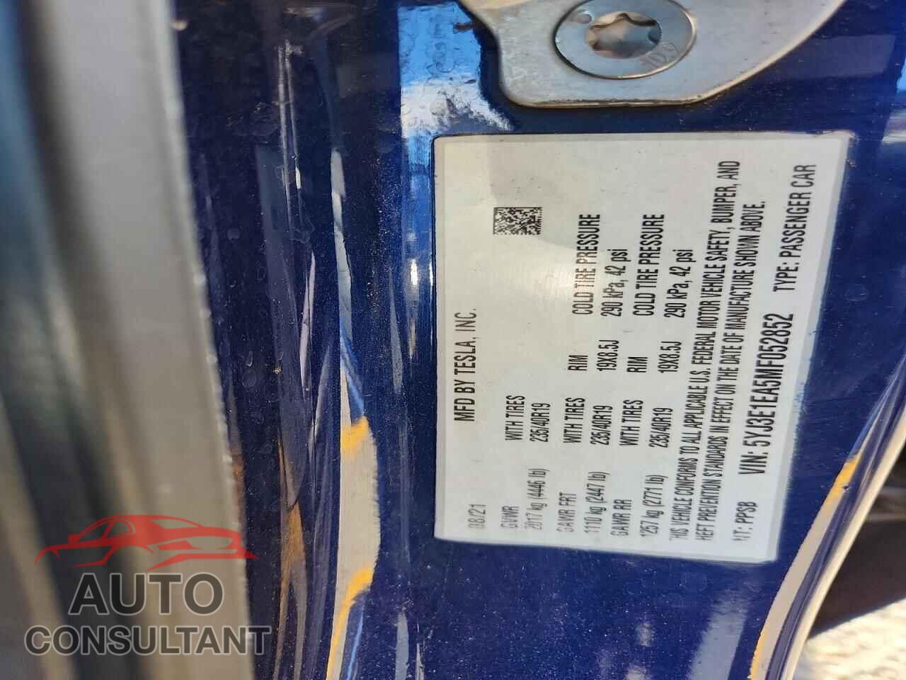 TESLA MODEL 3 2021 - 5YJ3E1EA5MF052852