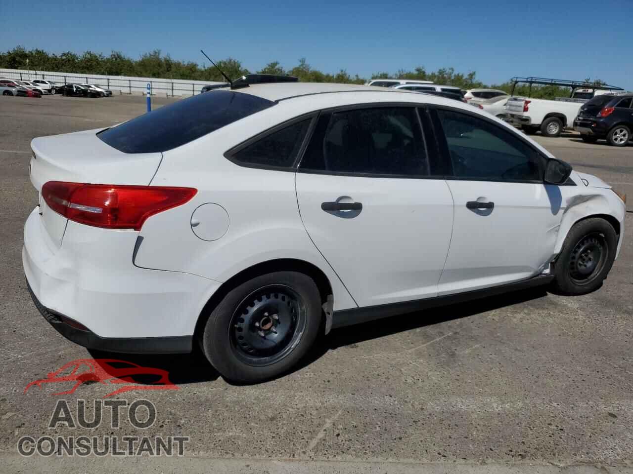 FORD FOCUS 2015 - 1FADP3E21FL343132