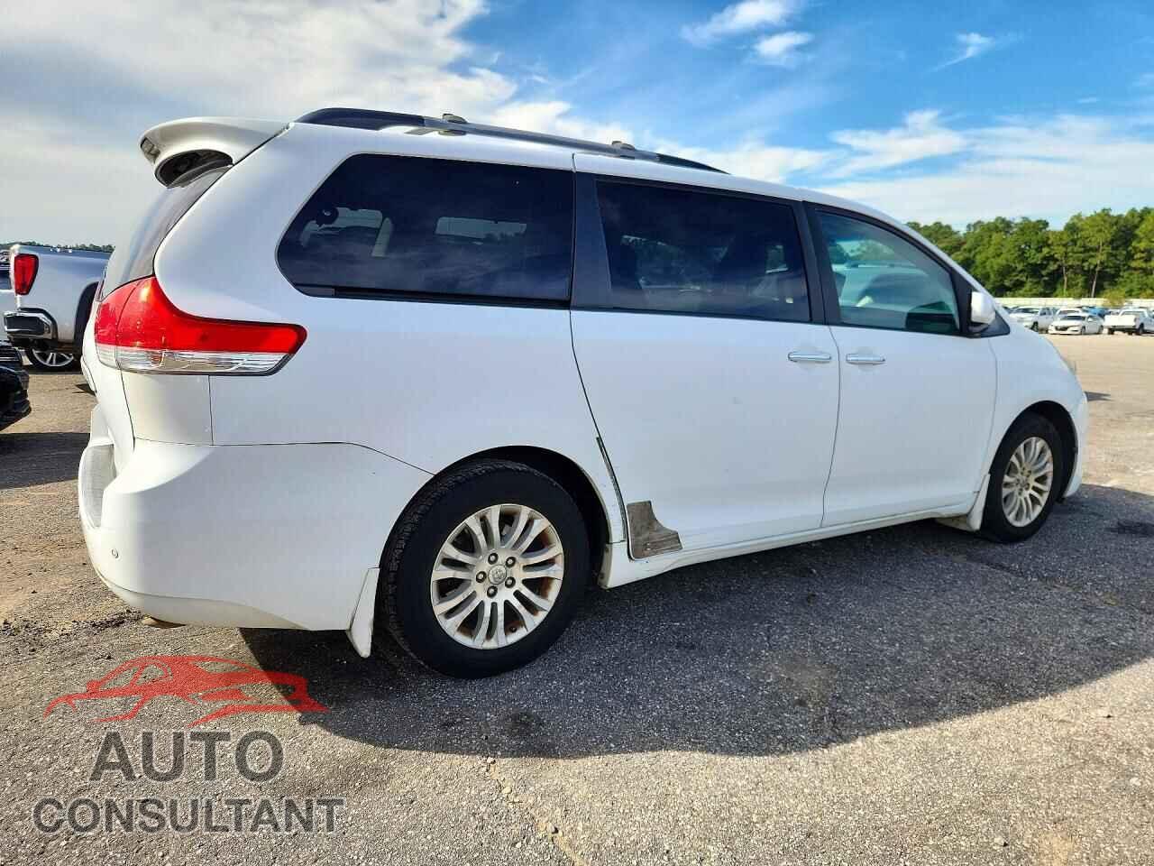 TOYOTA SIENNA 2011 - 5TDYK3DC4BS106809