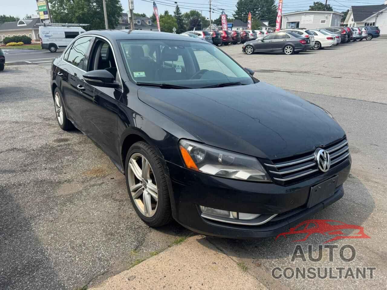 VOLKSWAGEN PASSAT 2012 - 1VWBM7A33CC037056