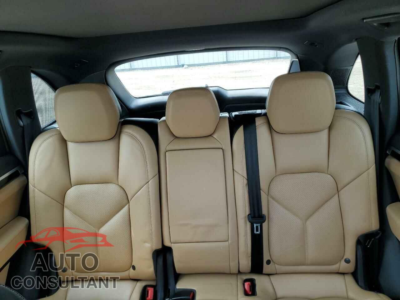 PORSCHE CAYENNE 2018 - WP1AA2A28JKA03178