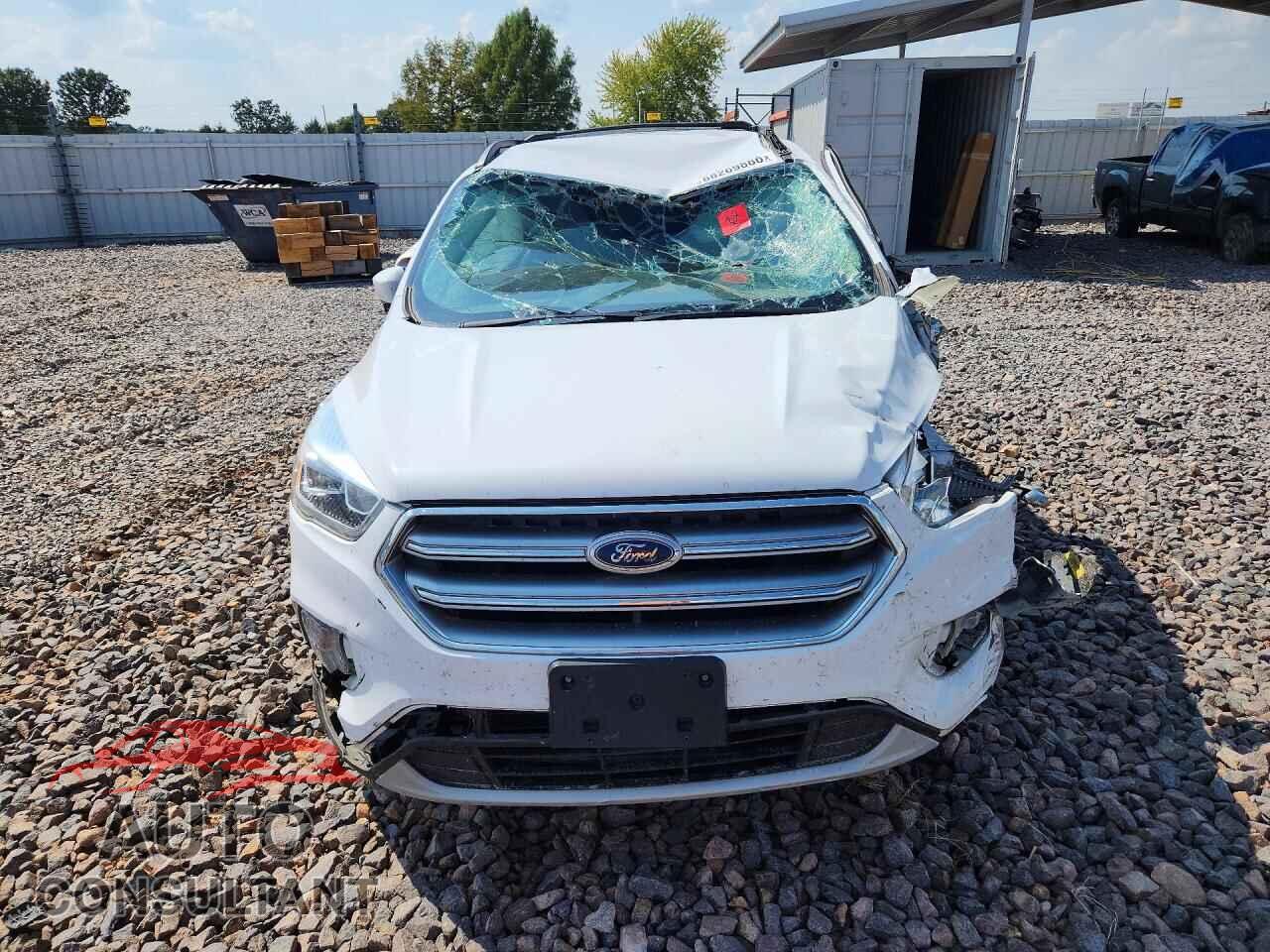 FORD ESCAPE 2017 - 1FMCU9GD5HUE08279