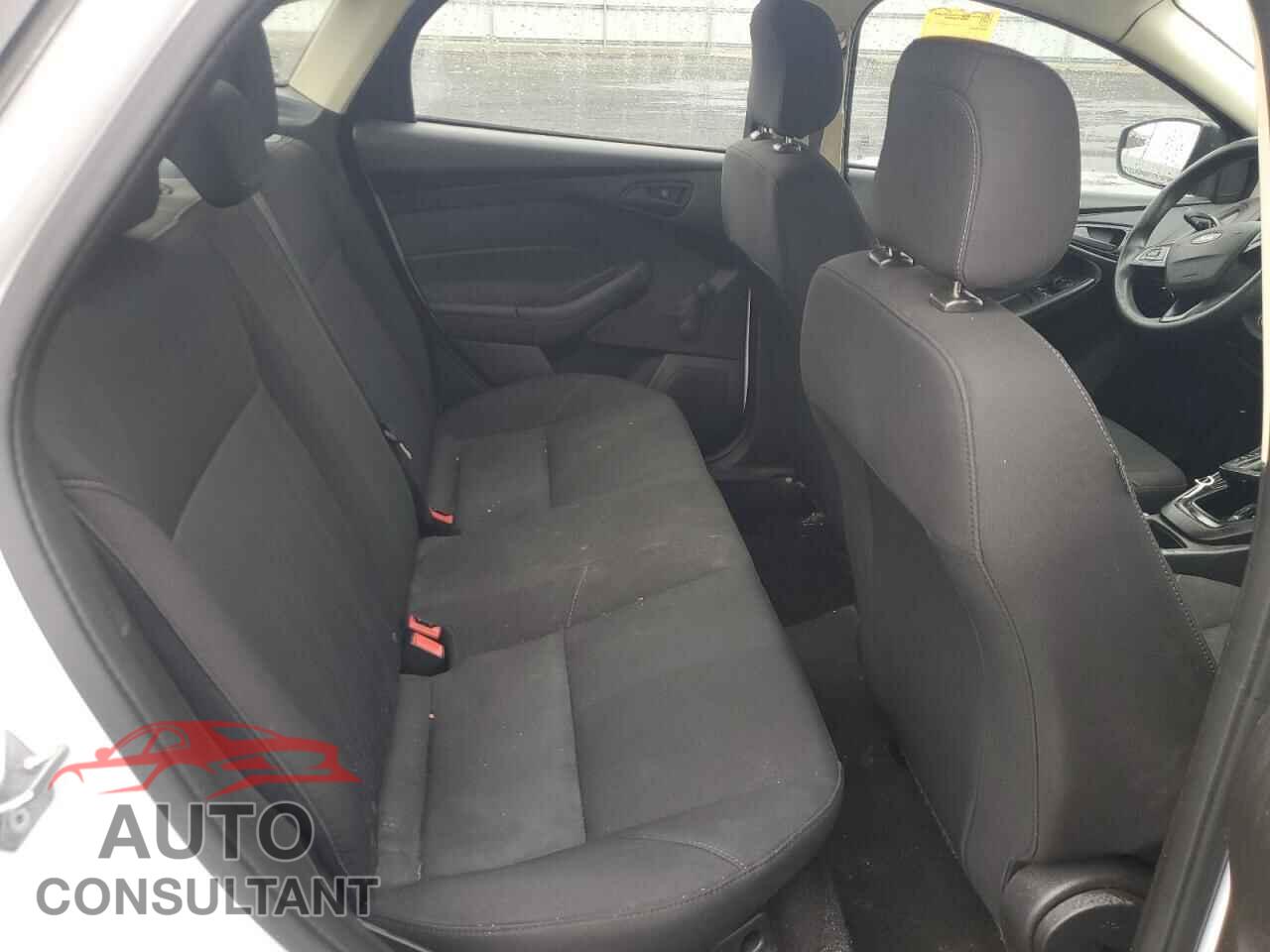 FORD FOCUS 2018 - 1FADP3E27JL329308