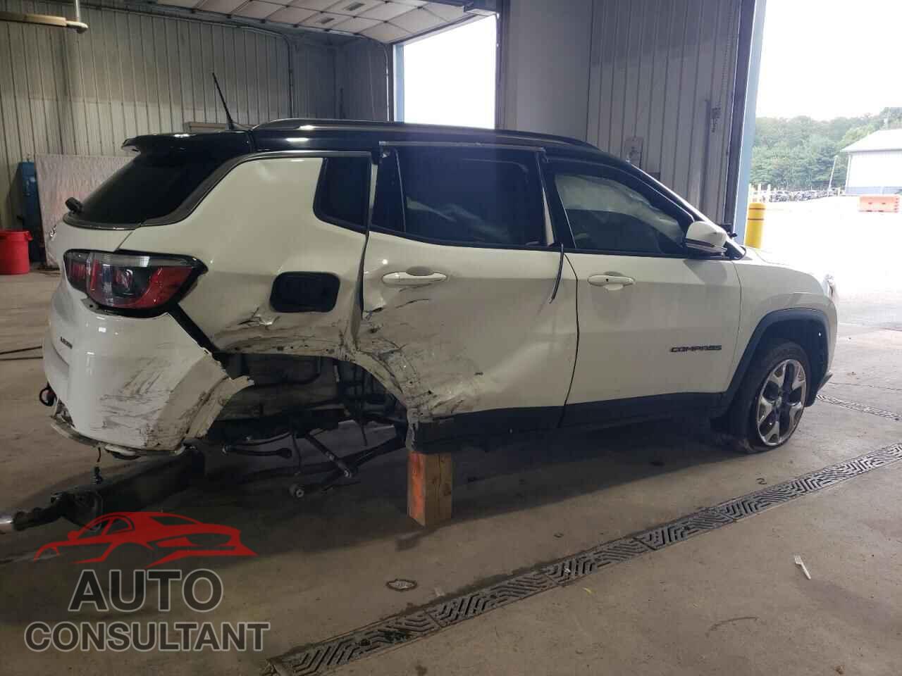 JEEP COMPASS 2018 - 3C4NJDCB4JT212590