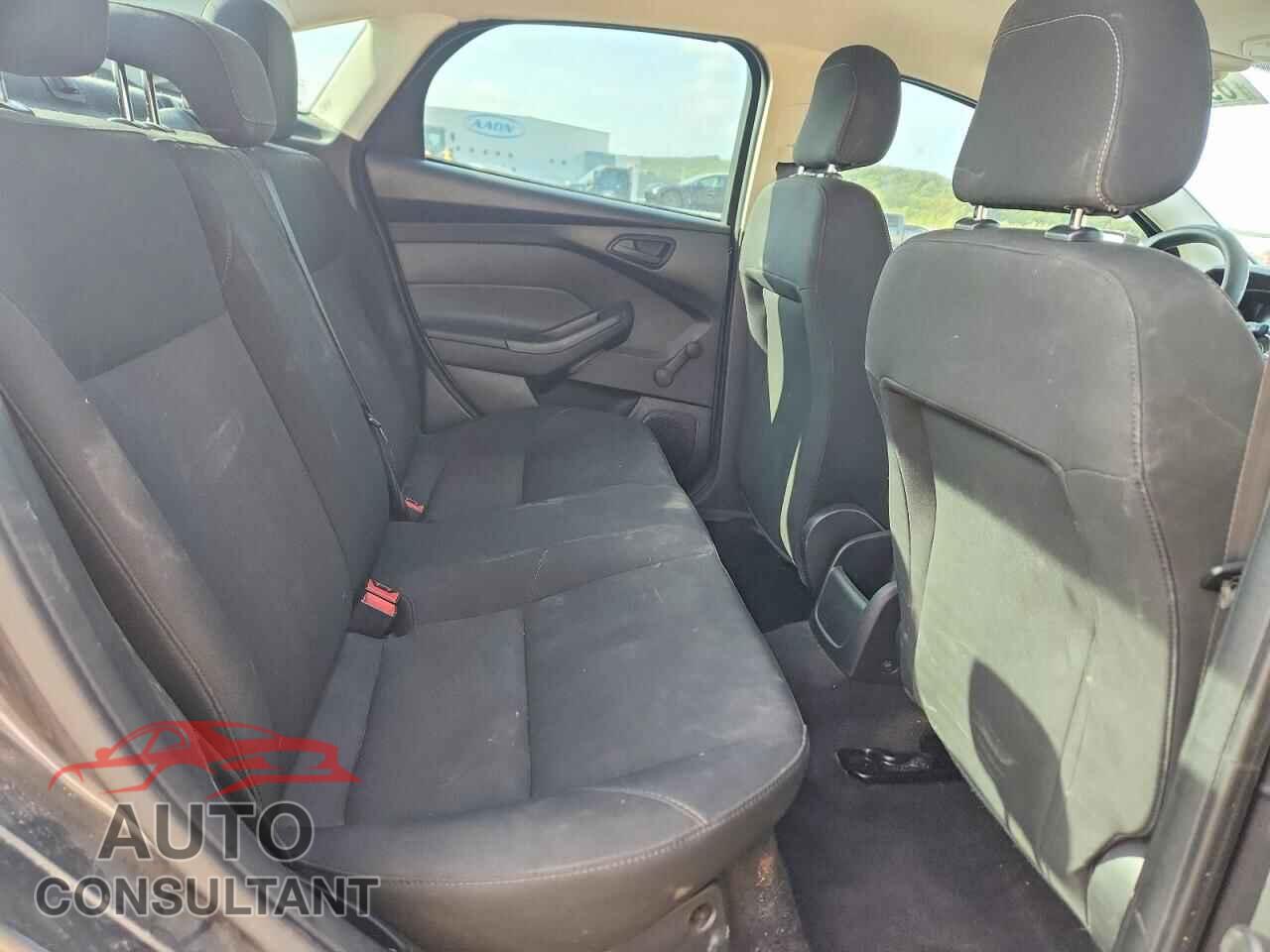 FORD FOCUS 2018 - 1FADP3E24JL293075