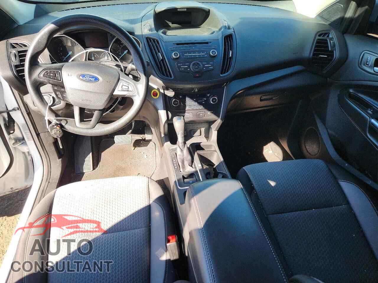 FORD ESCAPE 2017 - 1FMCU0GD5HUE77372
