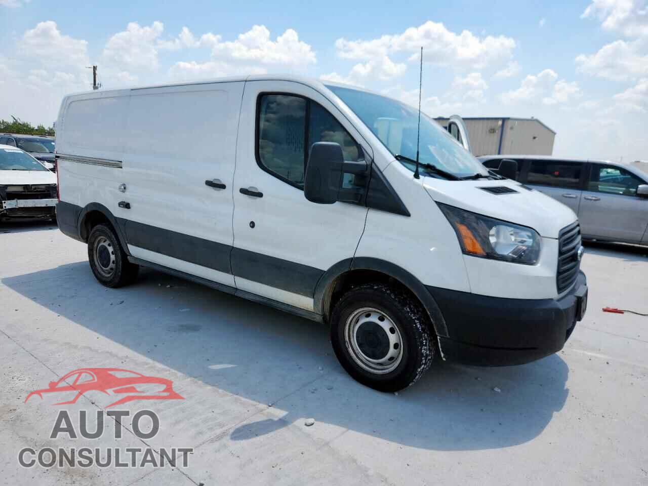 FORD TRANSIT 2019 - 1FTYR1YM8KKB61421