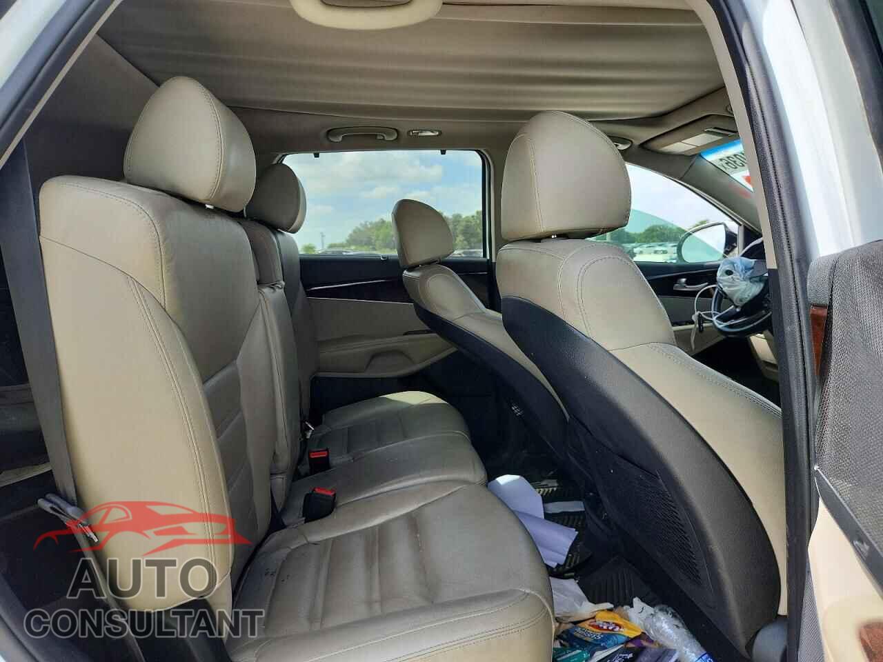 KIA SORENTO 2018 - 5XYPH4A52JG419004