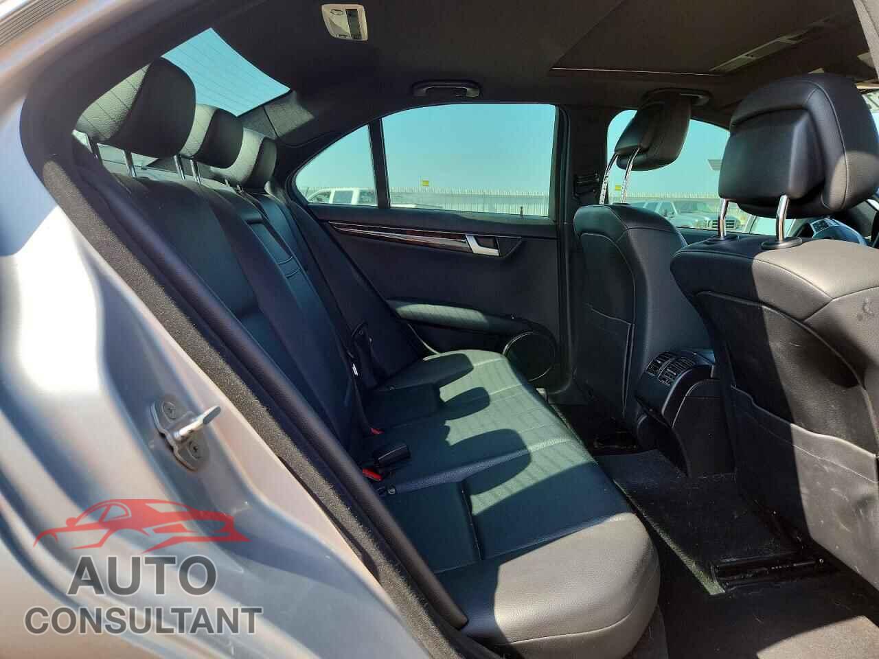 MERCEDES-BENZ C-CLASS 2012 - WDDGF8BB4CR193575