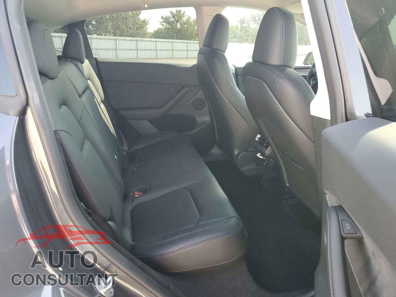 TESLA MODEL Y 2023 - 7SAYGDED0PF977901