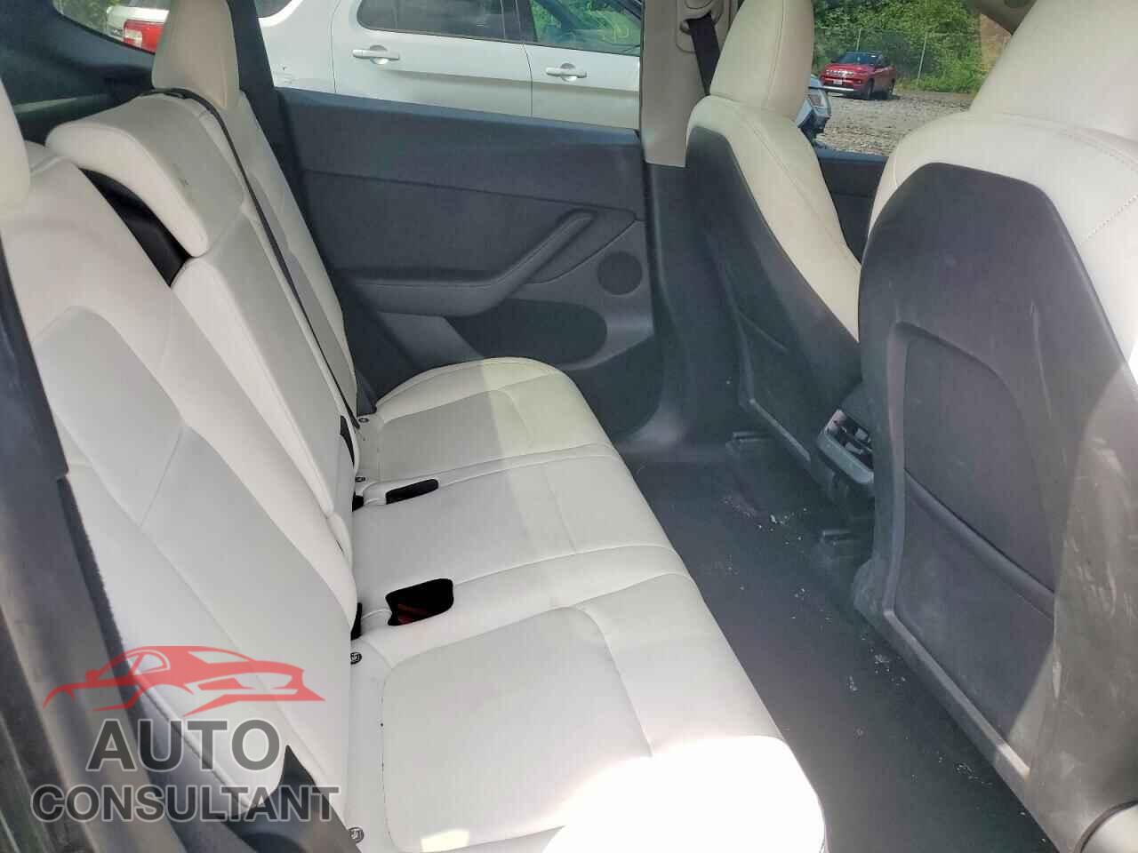 TESLA MODEL Y 2024 - 7SAYGDEF8RF027192