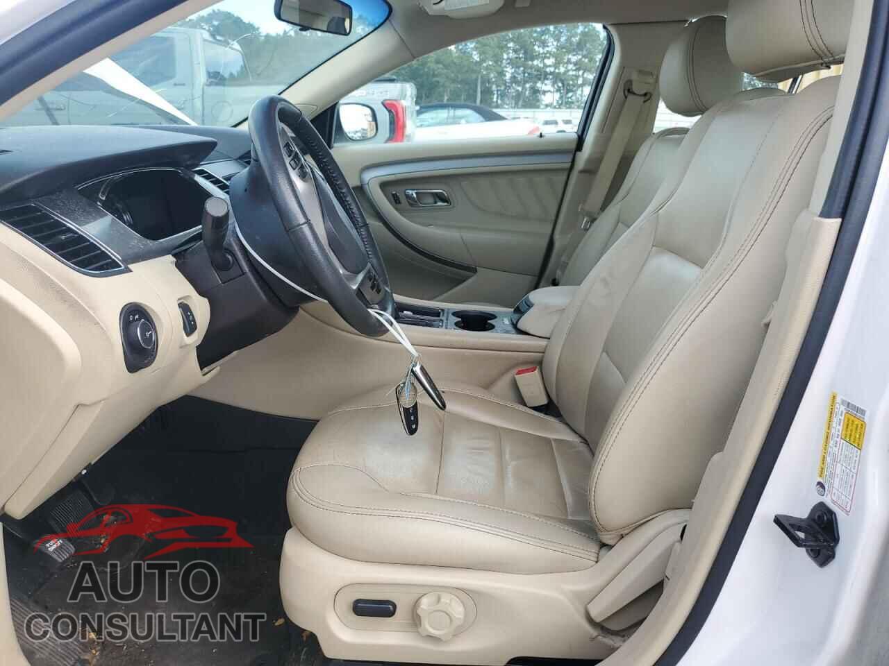 FORD TAURUS 2019 - 1FAHP2E82KG109701