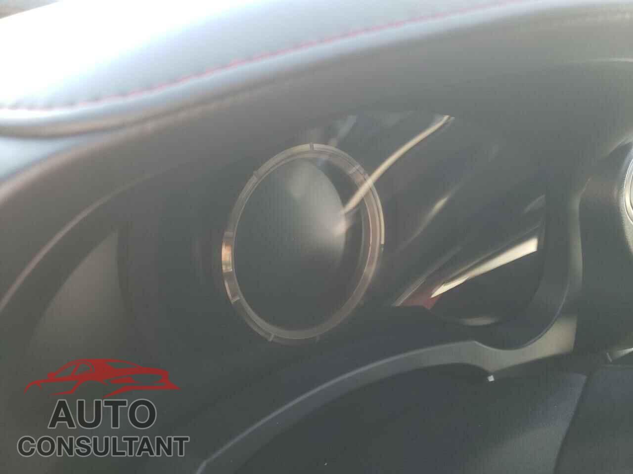 LEXUS IS 2018 - JTHBA1D22J5077902
