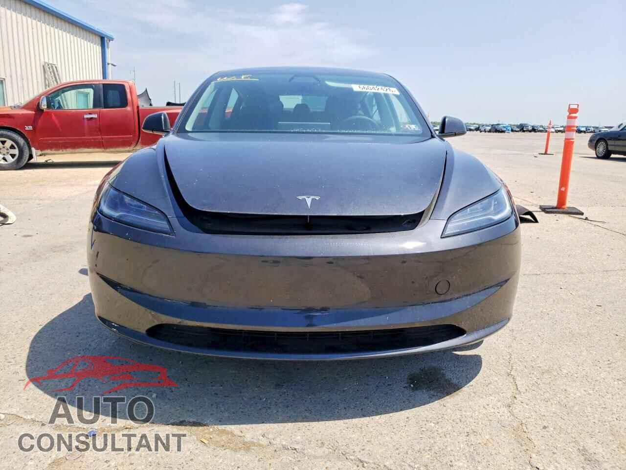 TESLA MODEL 3 2025 - 5YJ3E1EA5SF933113