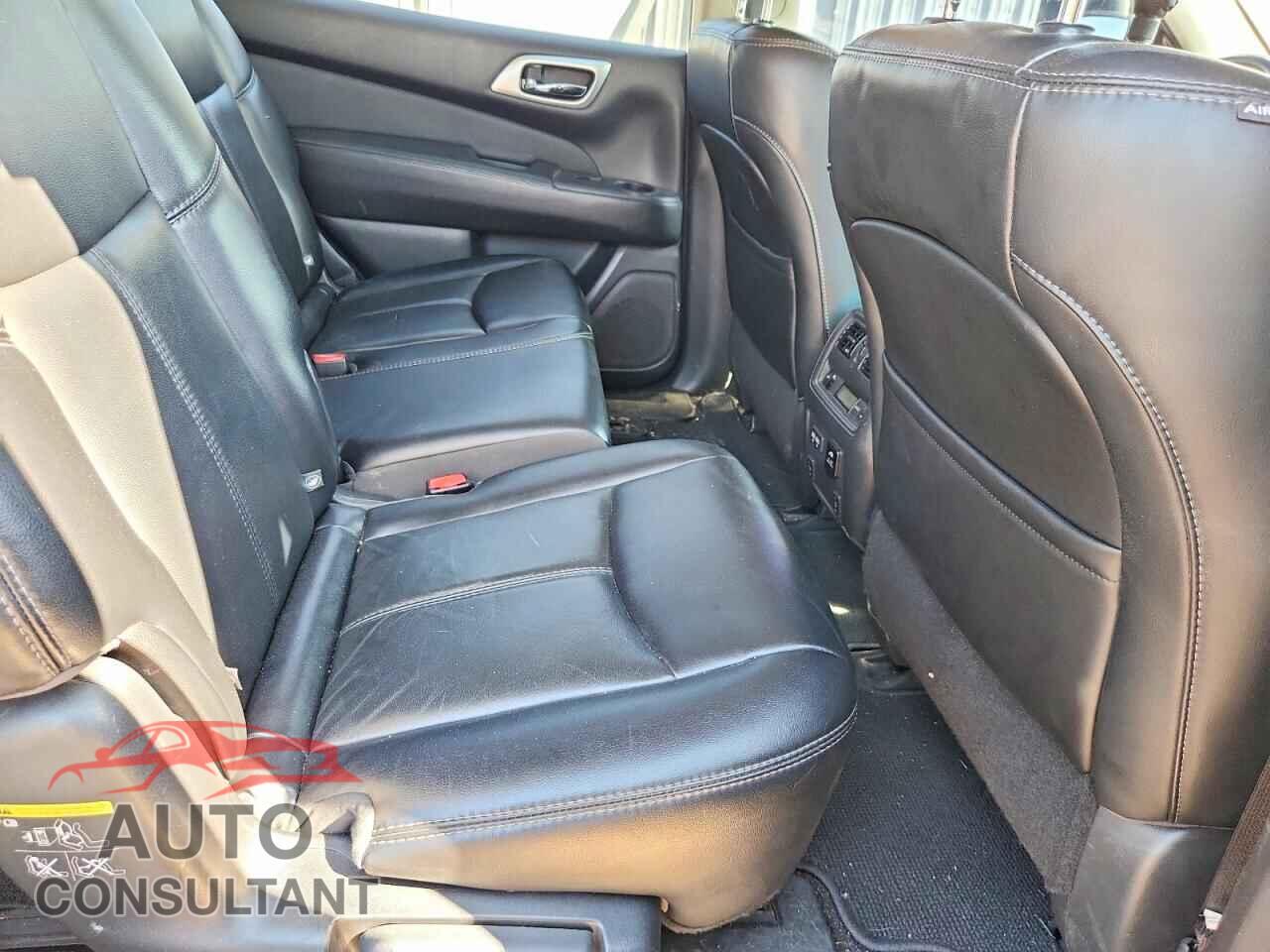 NISSAN PATHFINDER 2017 - 5N1DR2MM3HC902096