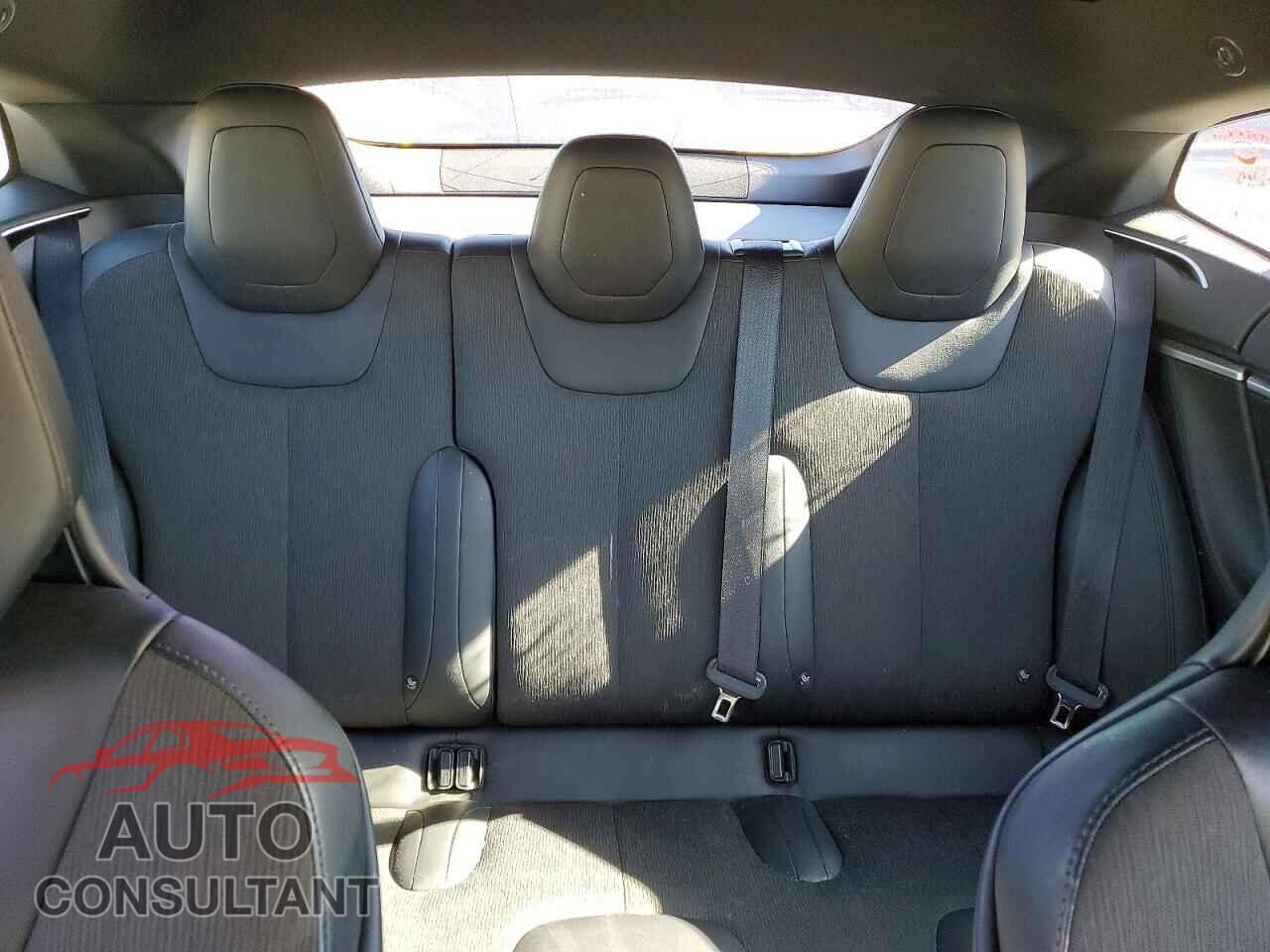 TESLA MODEL S 2017 - 5YJSA1E23HF209512