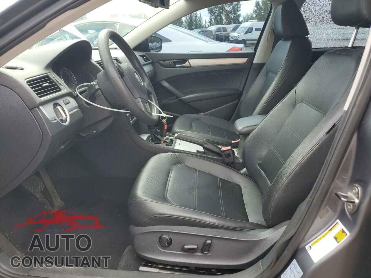 VOLKSWAGEN PASSAT 2013 - 1VWAP7A37DC001276