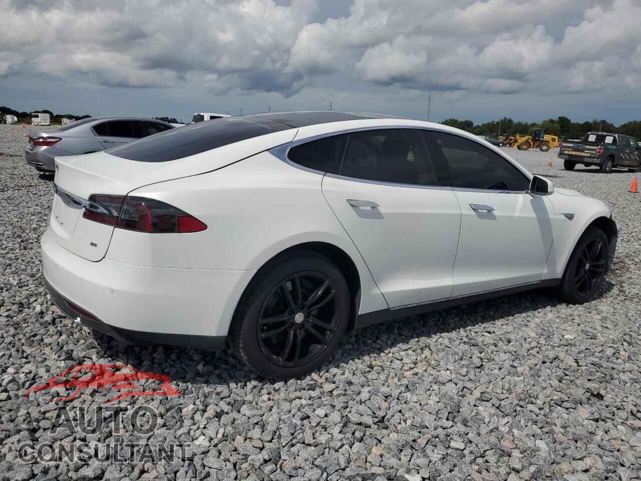 TESLA MODEL S 2014 - 5YJSA1H10EFP52007