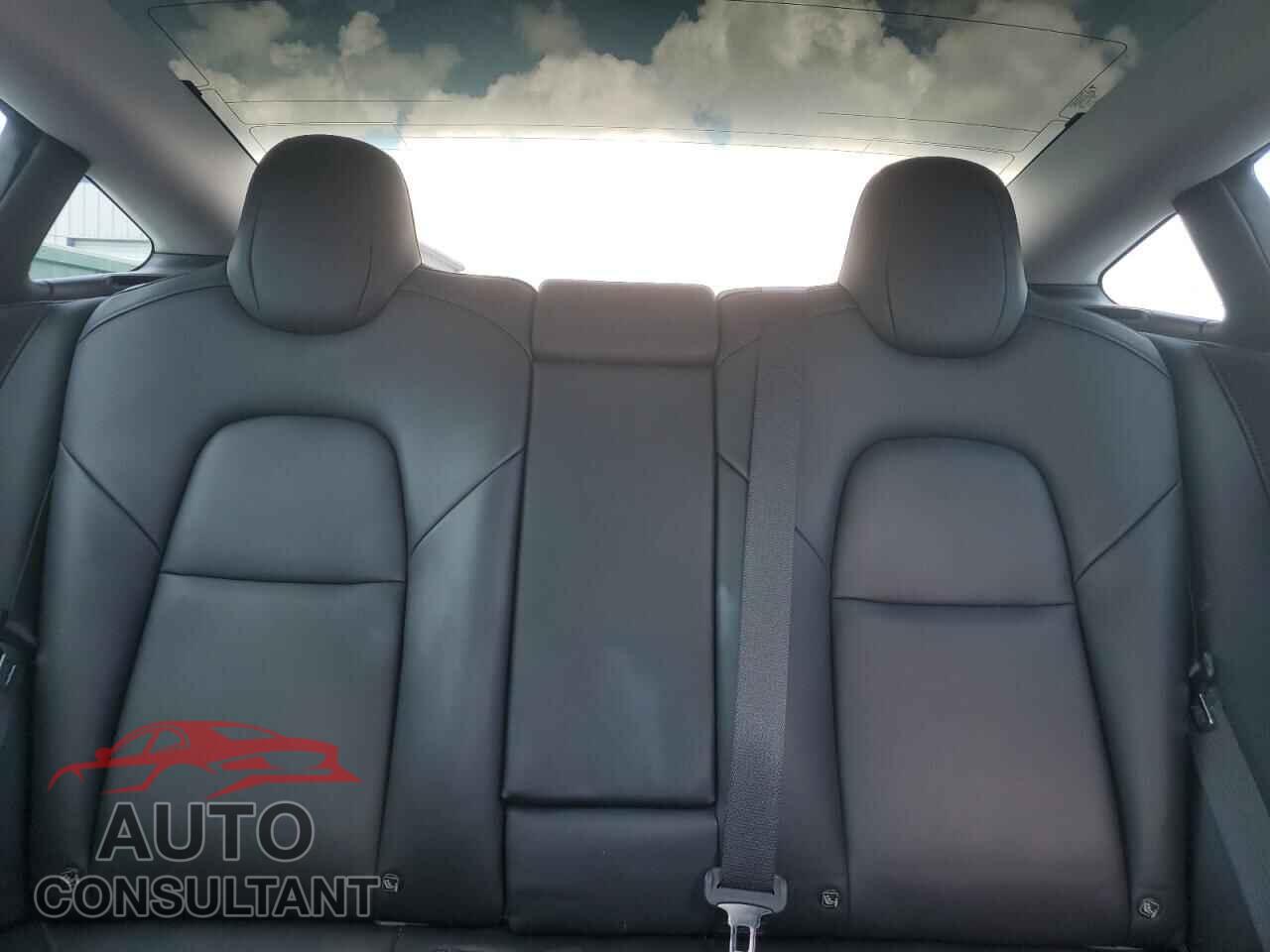 TESLA MODEL 3 2019 - 5YJ3E1EB3KF520714
