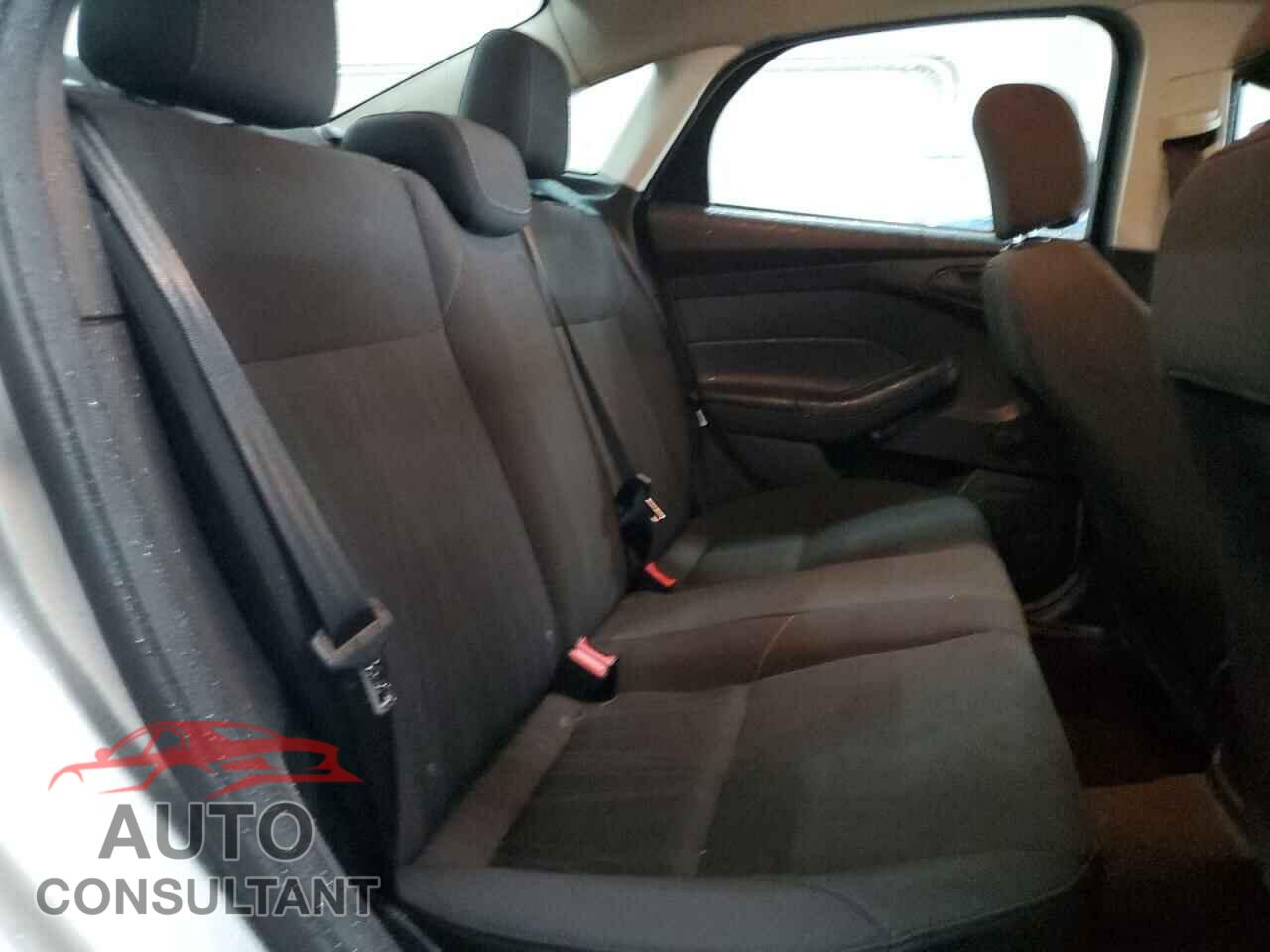 FORD FOCUS 2015 - 1FADP3E20FL276717