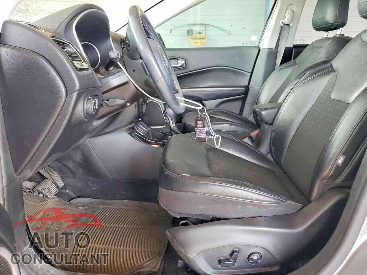JEEP COMPASS 2018 - 3C4NJCBBXJT499994
