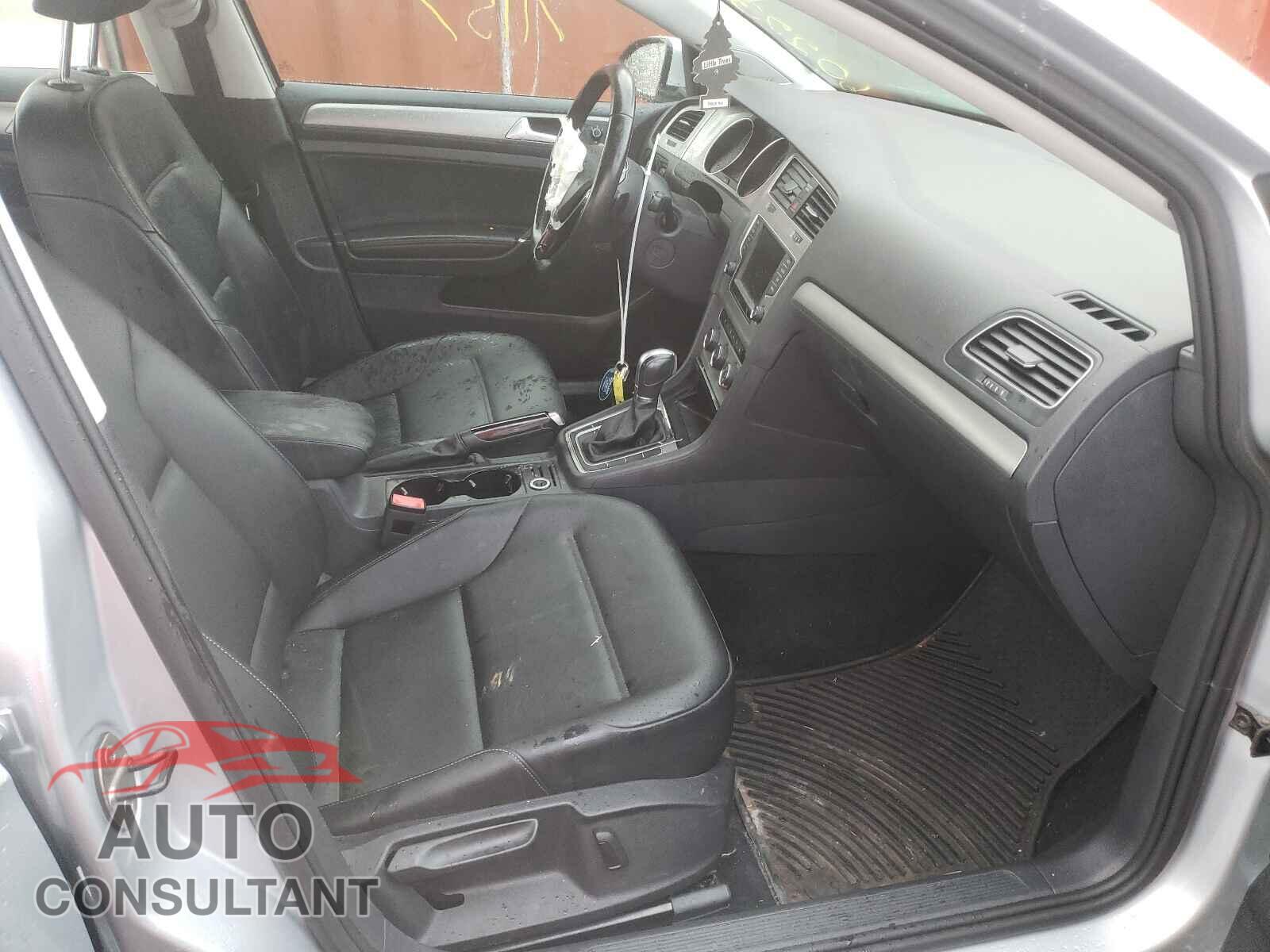VOLKSWAGEN GOLF 2017 - 3VWC17AU6HM502229