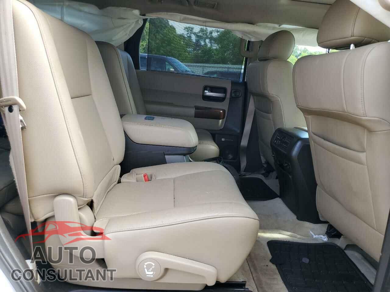 TOYOTA SEQUOIA 2011 - 5TDYY5G11BS033323