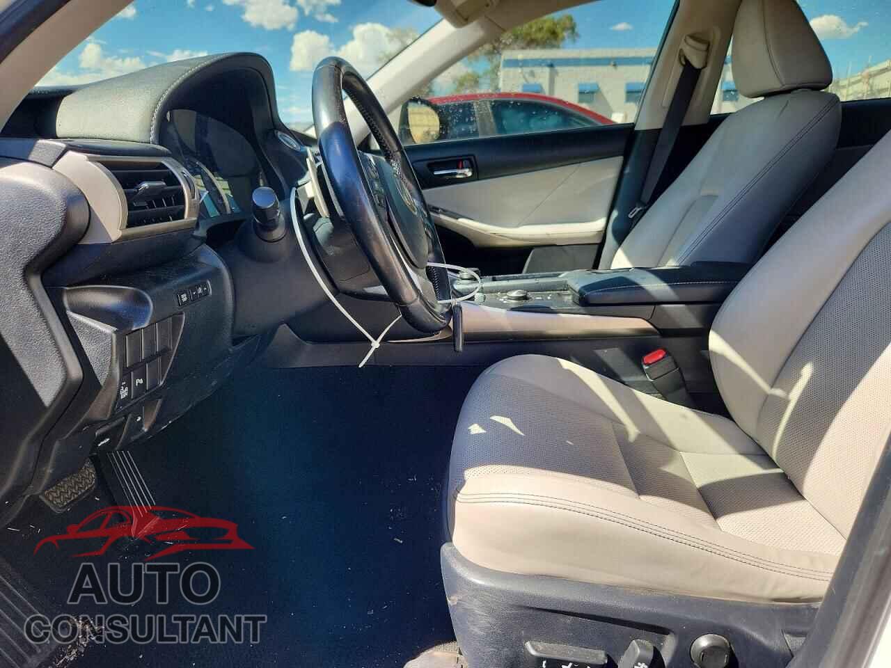 LEXUS IS 2016 - JTHBA1D23G5012565