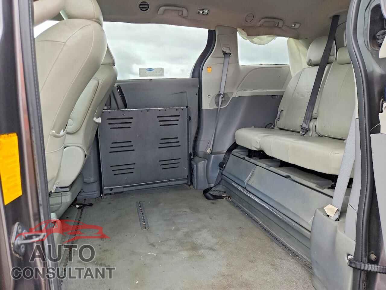 TOYOTA SIENNA 2013 - 5TDKK3DC3DS371908
