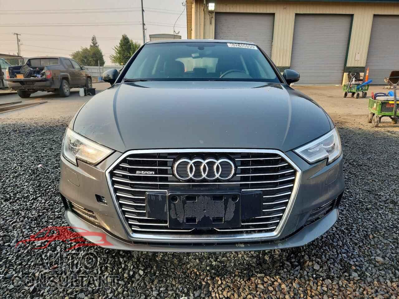 AUDI A3 2017 - WAUUPBFF8HA042066