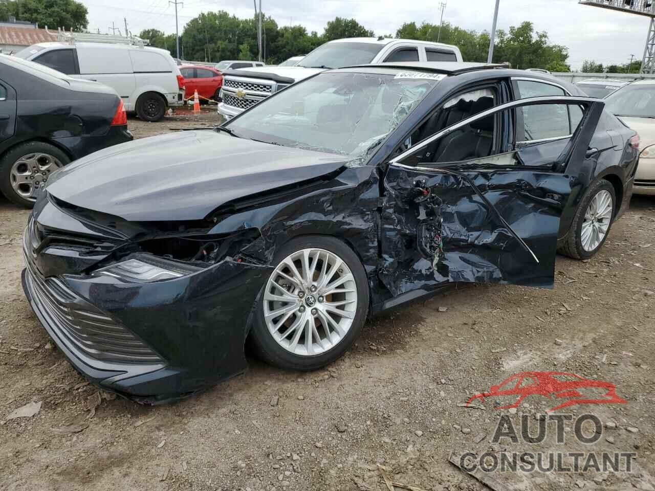 TOYOTA CAMRY 2018 - 4T1B11HK2JU671435