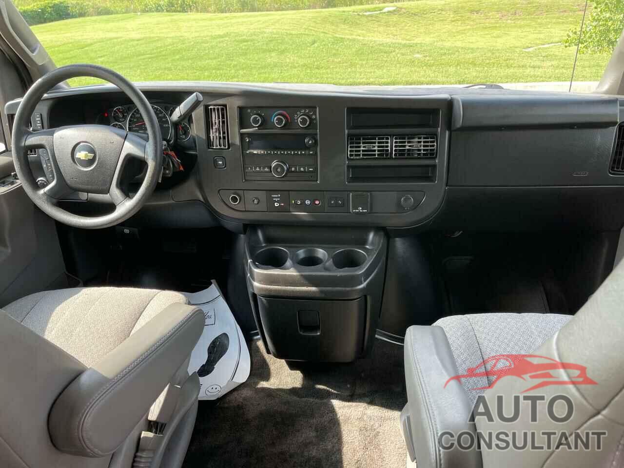 CHEVROLET EXPRESS 2019 - 1GAZGPFG4K1218660