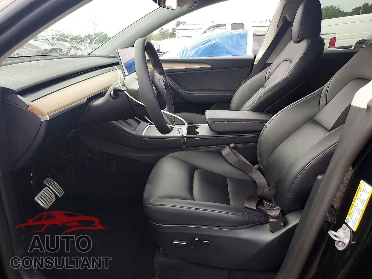 TESLA MODEL Y 2024 - 7SAYGDEF9RA267431