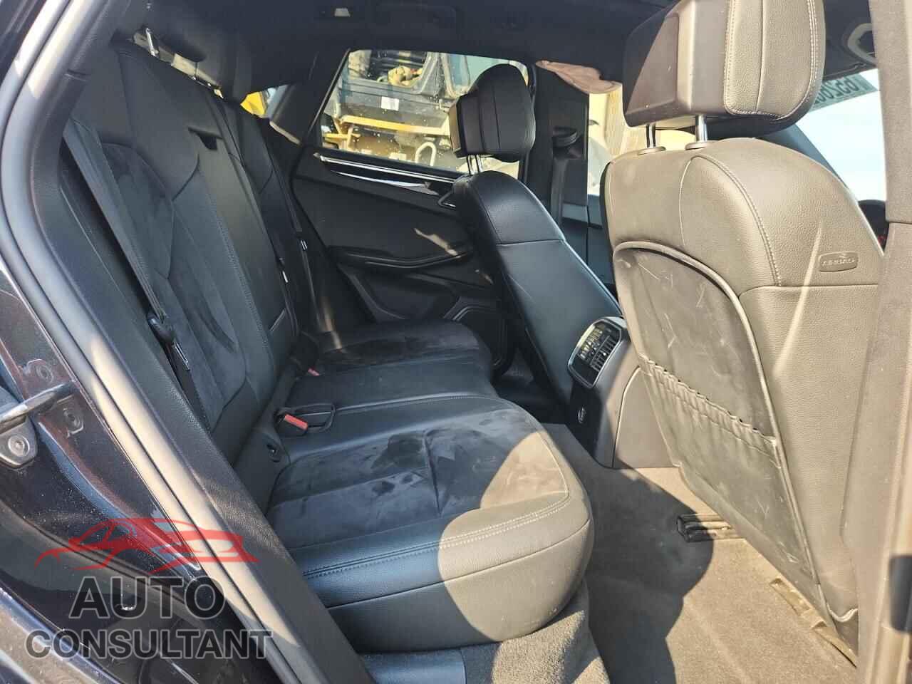 PORSCHE MACAN 2018 - WP1AA2A50JLB17521