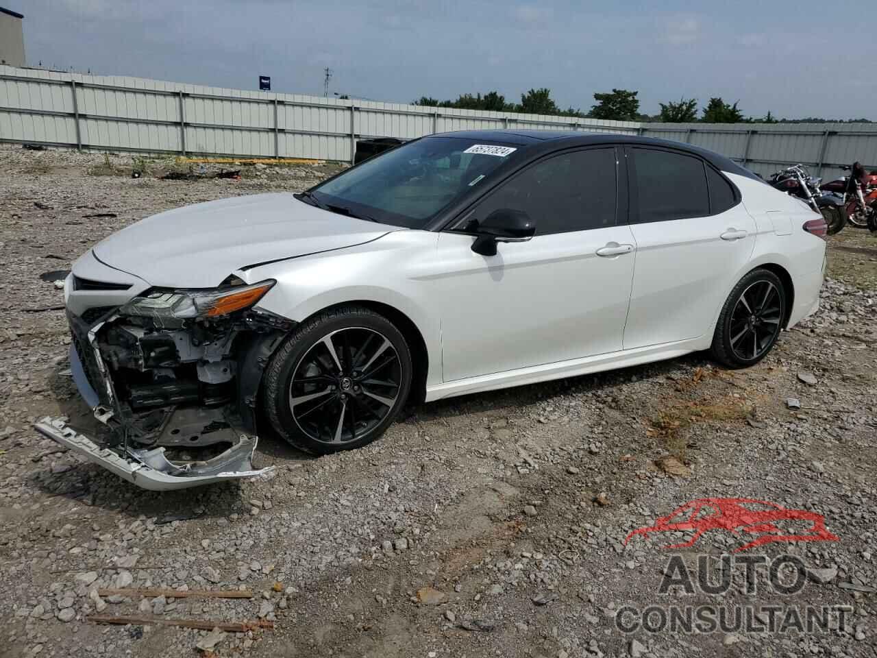 TOYOTA CAMRY 2018 - 4T1B61HK9JU032101