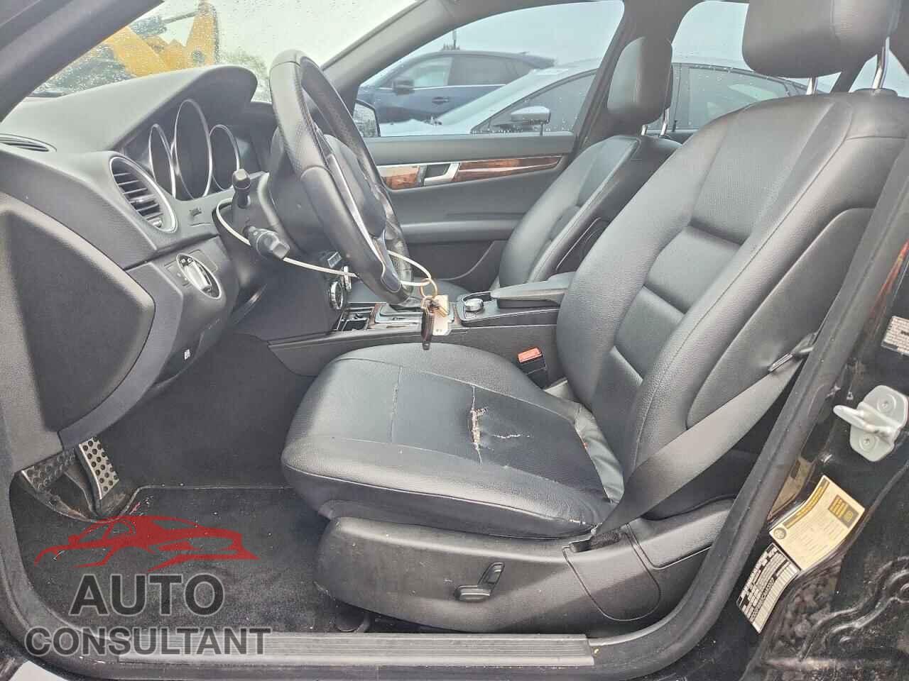 MERCEDES-BENZ C-CLASS 2012 - WDDGF8BB5CA683327