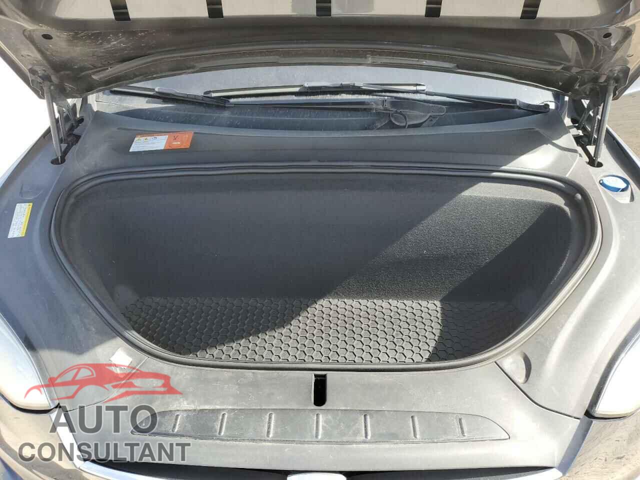 TESLA MODEL X 2016 - 5YJXCAE49GFS00068