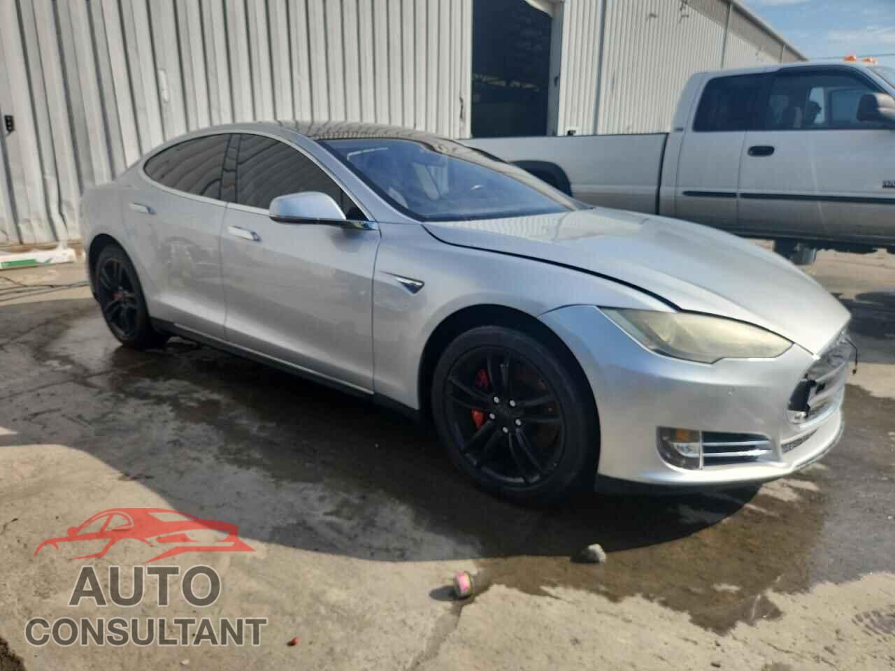 TESLA MODEL S 2014 - 5YJSA1H11EFP65171