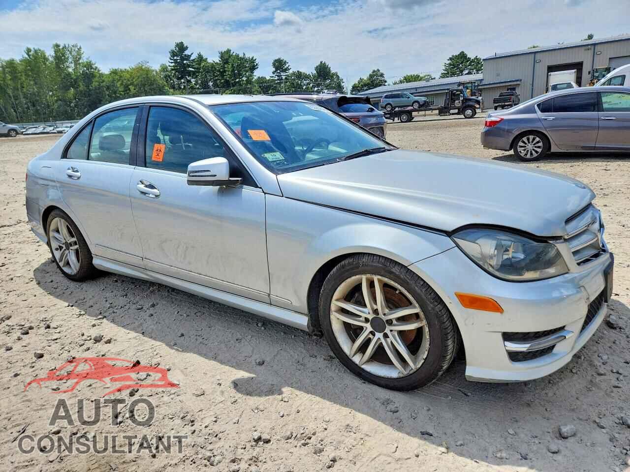 MERCEDES-BENZ C-CLASS 2012 - WDDGF8BB3CA712145