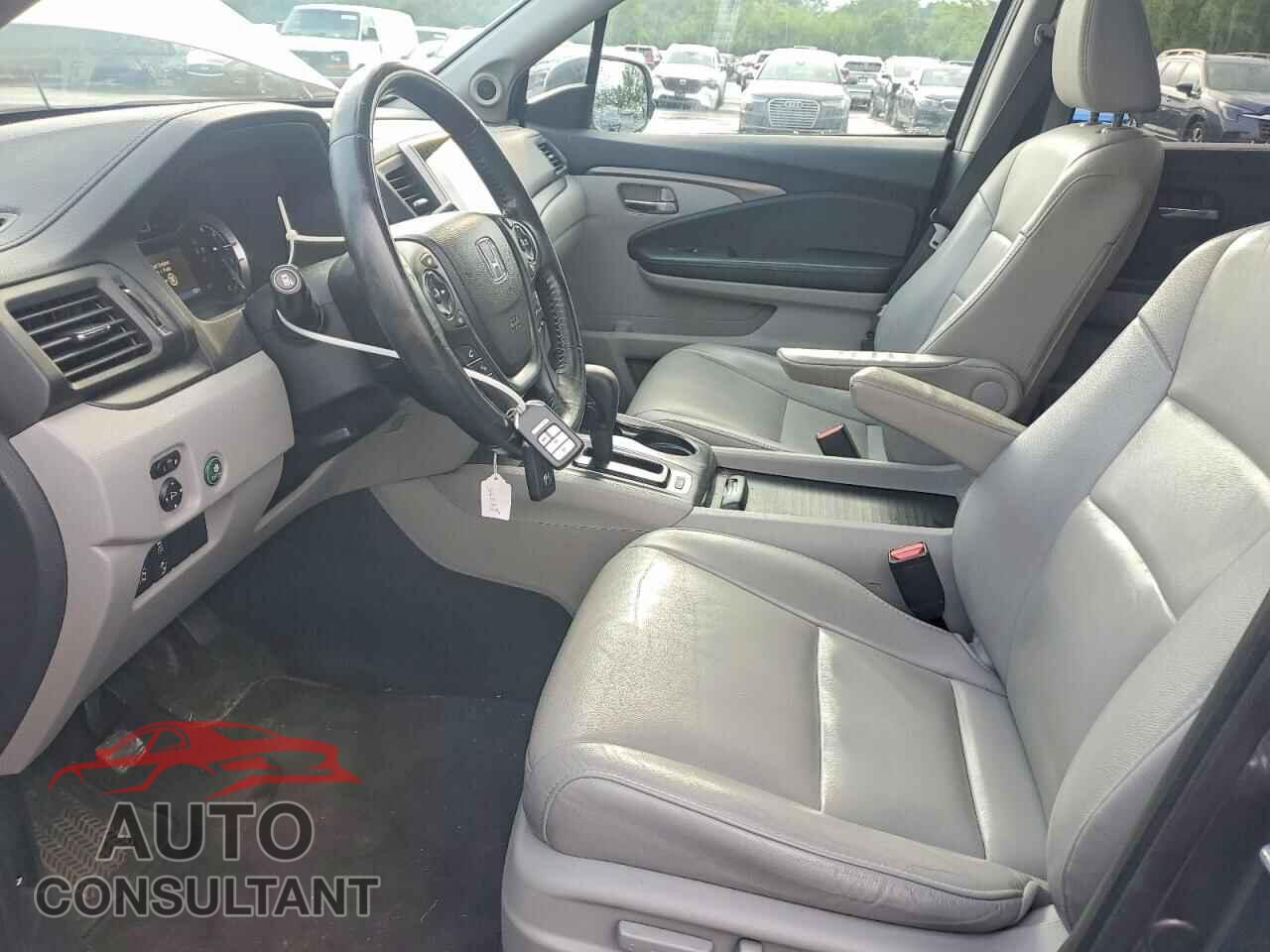 HONDA PILOT 2017 - 5FNYF6H62HB070755